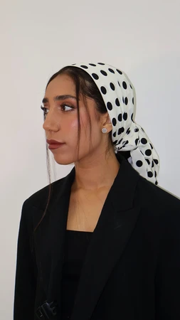 מטפחת מרובעת נקודות