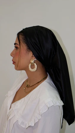 מטפחת מרובעת סטאן שחור