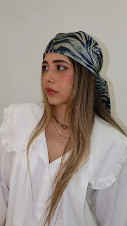 מטפחת מרובעת דגם זברה כהה