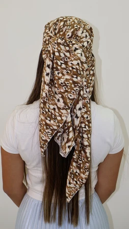 מטפחת מרובעת דגם סהרה