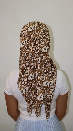 מטפחת מרובעת דגם סהרה