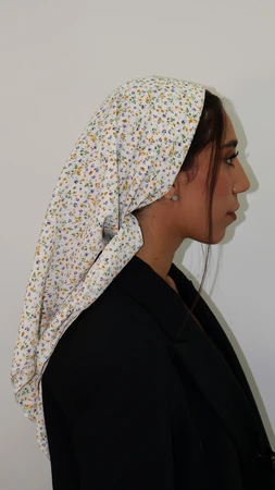 מטפחת מרובעת לבן פרחוני