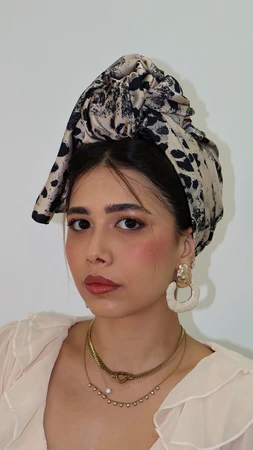 מטפחת מרובעת מנומר כהה