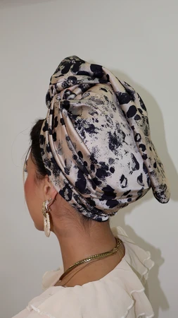 מטפחת מרובעת מנומר כהה