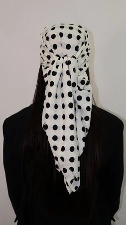 מטפחת מרובעת נקודות