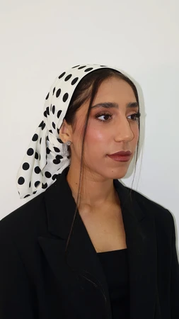 מטפחת מרובעת נקודות