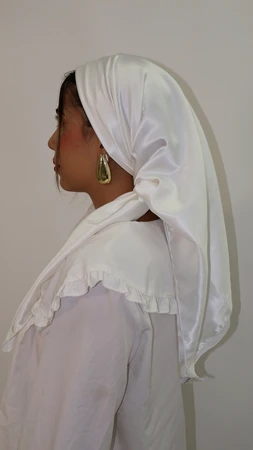 מטפחת מרובעת סטאן לבן