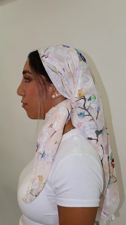 מטפחת מרובעת שיפון ורוד פרחוני