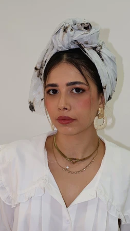 מטפחת מרובעת שיפון לבן-אפור