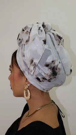 מטפחת מרובעת שיפון לבן-אפור