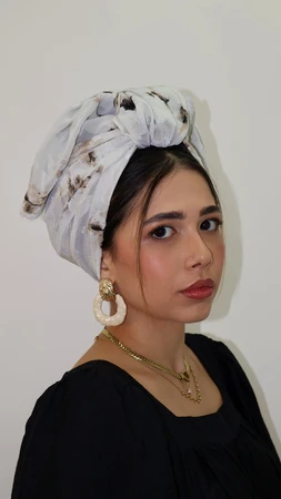 מטפחת מרובעת שיפון לבן-אפור