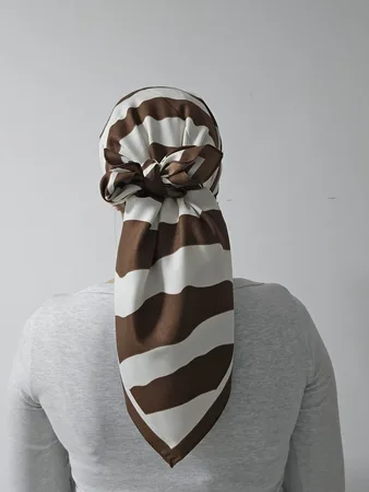 מטפחת מרובעת פסים חום לבן