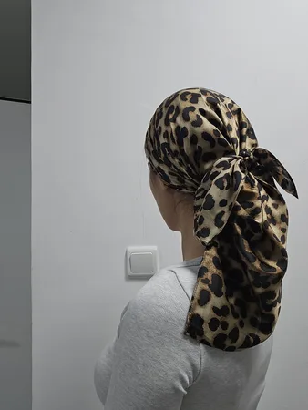 מטפחת מרובעת מנומר חום