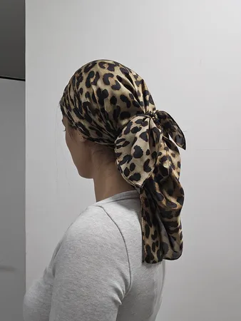 מטפחת מרובעת מנומר חום