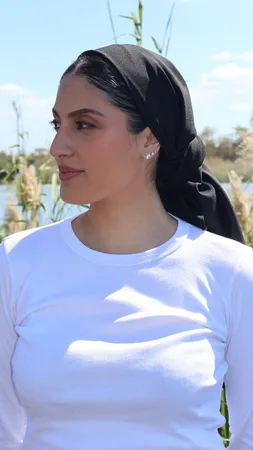 מטפחת מרובעת קרפ שחור