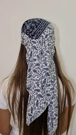 מטפחת מרובעת דגם בנדנה