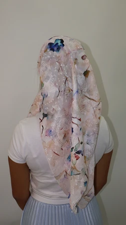 מטפחת מרובעת שיפון ורוד פרחוני