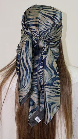 מטפחת מרובעת דגם זברה כהה