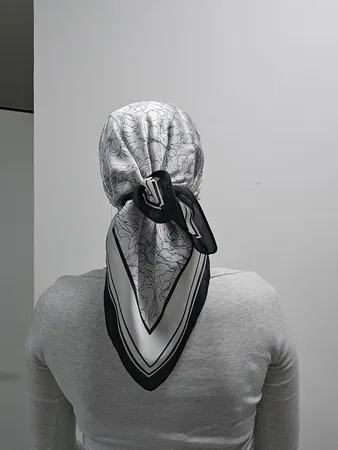 מטפחת מרובעת מצויירת